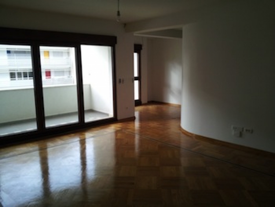 Dvosoban stan sa garaznim mjestom u Rozinu